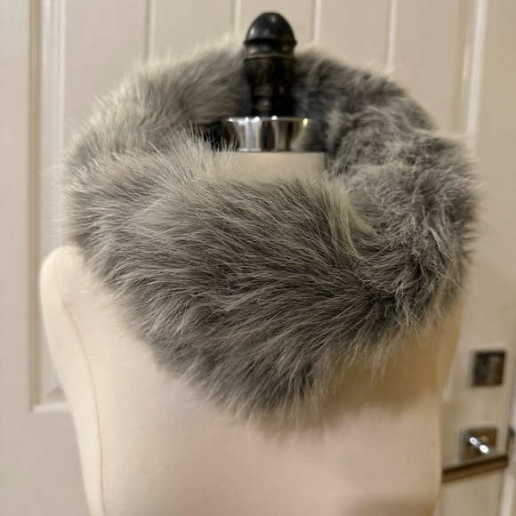 Aeropostale infinity Scarf warm Gray tones Faux Fur one size glam cozycore - Picture 2 of 7